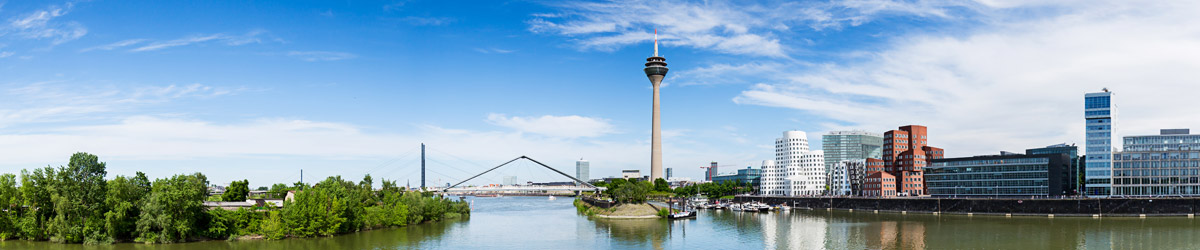 Stadtansicht Düsseldorf mit Rhein