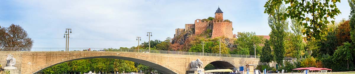 Stadtansicht Brücke mit Burg