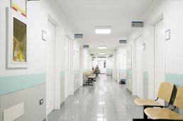 Krankenhaus Flur sehr sauber und hell